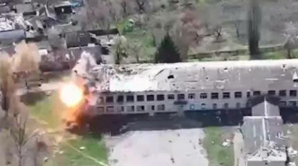 "Летающий танк" Ми-28 НМ ракетой X-39 уничтожил цель ВСУ с 23 км "Летающий танк" Ми-28 НМ ракетой X-39 уничтожил цель ВСУ с 23 км