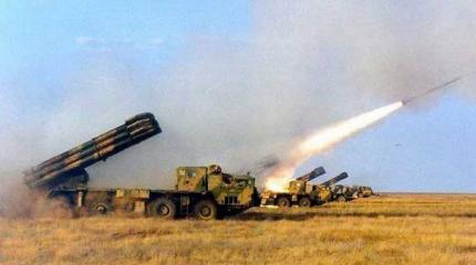 Украинские войска разбомбили пассажирский поезд в Донецке Украинские войска разбомбили пассажирский поезд в Донецке