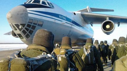 Одновременный парашютный прыжок совершат 2000 российских десантников Одновременный парашютный прыжок совершат 2000 российских десантников