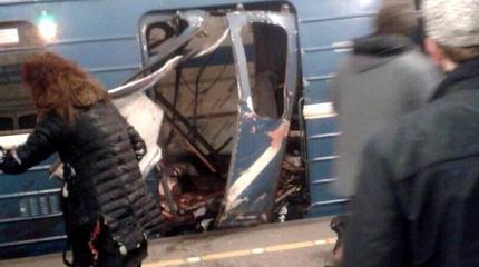 Появились первые видео с места кровавого теракта в метро Петербурга Появились первые видео с места кровавого теракта в метро Петербурга