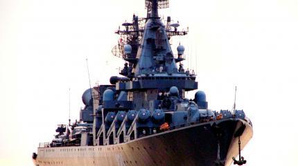 Модернизированный крейсер «Варяг» сбил авиабомбу Модернизированный крейсер «Варяг» сбил авиабомбу