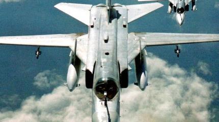 Су-24 пролетают мимо Керри Су-24 пролетают мимо Керри