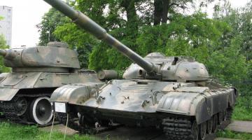 На Украине танк случайно обстрелял село