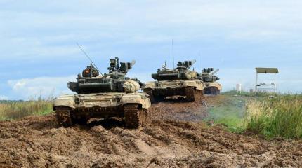 Танки Т-90 на полигоне: грязи не боятся Танки Т-90 на полигоне: грязи не боятся
