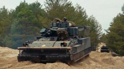 Американскую БМП Bradley на Украине "модернизировали" установкой бревна