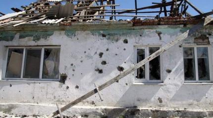 12 домов и домашний скот пострадали при обстреле поселка Донецкий 12 домов и домашний скот пострадали при обстреле поселка Донецкий