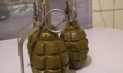 Украинский солдат отправил своей девушке посылку со взрывчаткой и гранатами Украинский солдат отправил своей девушке посылку со взрывчаткой и гранатами