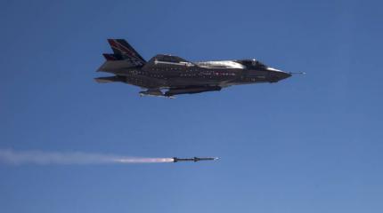 Истребителем F-35A сброшены новейшие бомбы с лазерным наведением Истребителем F-35A сброшены новейшие бомбы с лазерным наведением