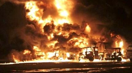 ВВС Сирии сожгли колонну автоцистерн «Ан-Нусры» у границы с Турцией ВВС Сирии сожгли колонну автоцистерн «Ан-Нусры» у границы с Турцией
