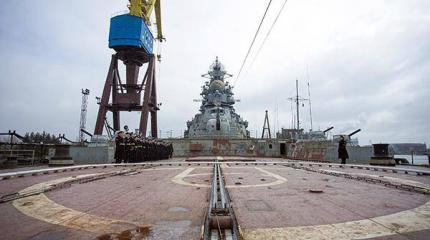 На «Кирове» в 34-й раз подняли флаг: как это было На «Кирове» в 34-й раз подняли флаг: как это было