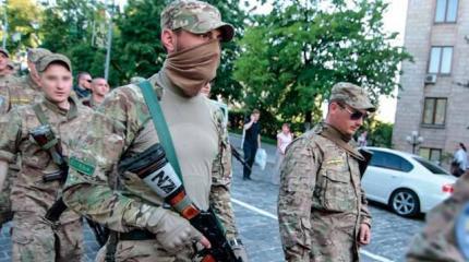 Коломойский пошел на Киев: тысяча боевиков направляется в столицу Украины Коломойский пошел на Киев: тысяча боевиков направляется в столицу Украины