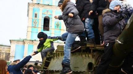 Присутствие. Отбитую российскую военную технику выставили в Киеве и покажут Гааге Присутствие. Отбитую российскую военную технику выставили в Киеве и покажут Гааге