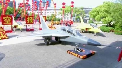 Учебно-боевой самолет Hongdu L-15B (Китай) Учебно-боевой самолет Hongdu L-15B (Китай)