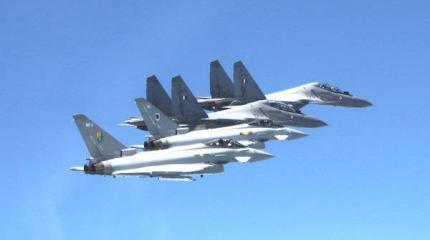 Индийские Су-30МКИ вновь будут маневрировать с британскими «Тайфунами» Индийские Су-30МКИ вновь будут маневрировать с британскими «Тайфунами»