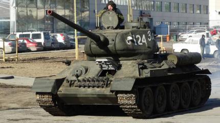 Репетиция Парада Победы в Екатеринбурге. Танк Т-34-85 Репетиция Парада Победы в Екатеринбурге. Танк Т-34-85