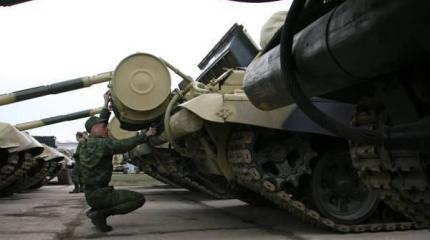 Брошенные силовиками танки ополченцы решили восстановить и использовать Брошенные силовиками танки ополченцы решили восстановить и использовать