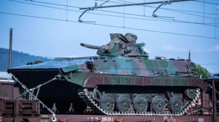 Снаряд "Краснополь" разнес на мелкие части бывшую югославскую БМП М-80А