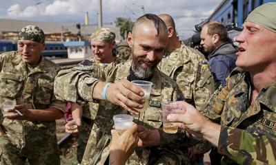 Пьяные ВСУшники жалуются, что не хотят быть "героями АТО"