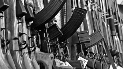 Война на Украине оживила черный рынок оружия Война на Украине оживила черный рынок оружия