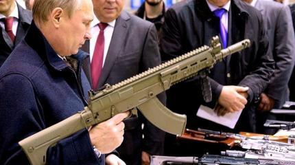 Владимир Путин посетил оружейный завод концерна «Калашников» Владимир Путин посетил оружейный завод концерна «Калашников»