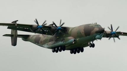 Экипажи ВТА впервые за 20 лет посадили Ан-22 на грунт Экипажи ВТА впервые за 20 лет посадили Ан-22 на грунт