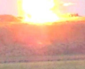 В Сирии засняли попадание ПТУРа боевиков в толпу курдских солдат В Сирии засняли попадание ПТУРа боевиков в толпу курдских солдат