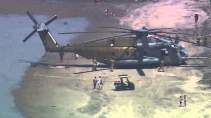 Вертолёт CH-53E ВМС США совершил аварийную посадку прямо на пляж Сан-Диего