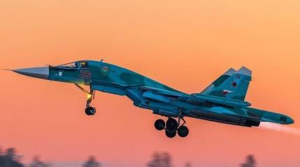 Бомбардировщики Су-34 поразили укрепления "противника" на ночных учениях