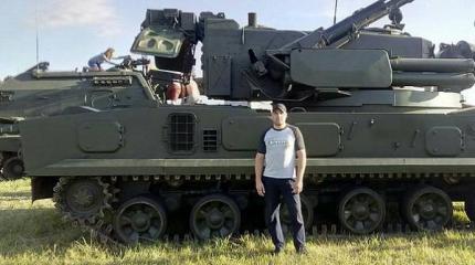 В Оренбуржье похоронили погибшего в Сирии офицера Вадима Тумакова В Оренбуржье похоронили погибшего в Сирии офицера Вадима Тумакова