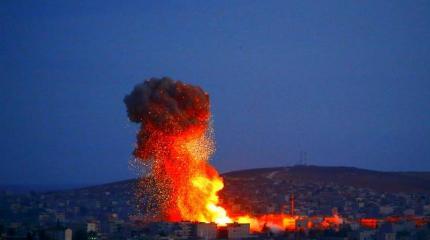 Турки вместе с боевиками выжигают северные районы Сирии Турки вместе с боевиками выжигают северные районы Сирии
