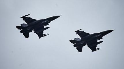 Польские F-16 перехватили и заставили сесть российский спортивный самолет