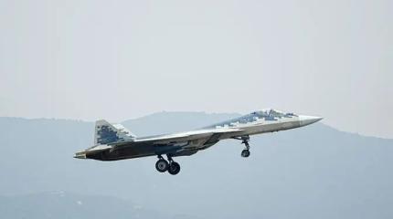 Су-57 стал нервировать самолеты ДРЛО НАТО на Черном море