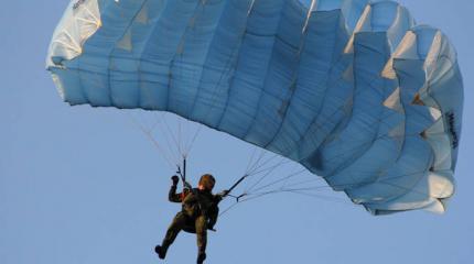 Российские десантники прибыли на учения в Таджикистан Российские десантники прибыли на учения в Таджикистан