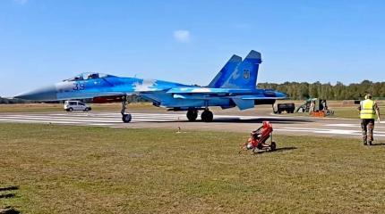 Украинский Су-27 сдул наземный персонал на авиашоу в Бельгии