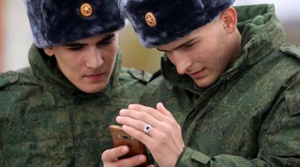 Госдума запретила военным пользоваться смартфонами на службе