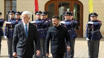Военная помощь режиму Зеленского: чешский гешефт на украинских трупах