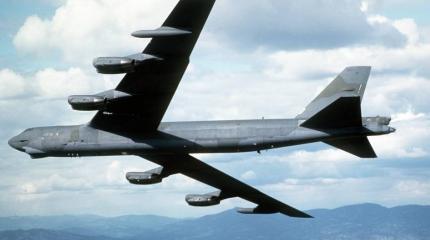 Американский Boeing B-52 у границ РФ: США решили нарушить равновесие сил