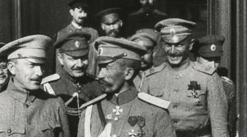От большевиков до корниловцев: два путча на фоне мировой войны