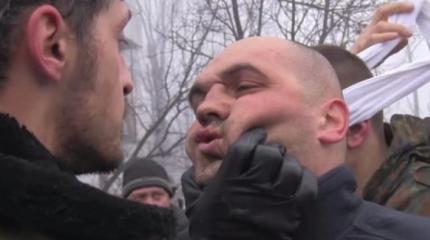 Съевший свои погоны киборг Кузьминых назвал Гиви «распиаренным киноактером» Съевший свои погоны киборг Кузьминых назвал Гиви «распиаренным киноактером»