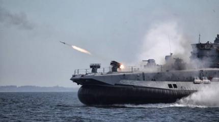 Крупнейший в мире десантный корабль на воздушной подушке применил морской аналог "Града" Крупнейший в мире десантный корабль на воздушной подушке применил морской аналог "Града"