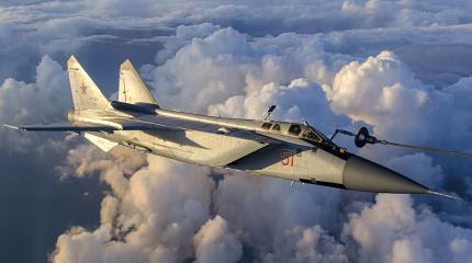 Экипажи Су-24М и МиГ-31БМ провели маневры с дозаправкой в небе над Уралом Экипажи Су-24М и МиГ-31БМ провели маневры с дозаправкой в небе над Уралом