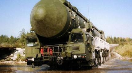Два десятка ракетных комплексов "Тополь" перебросили в ходе учений РВСН в Поволжье Два десятка ракетных комплексов "Тополь" перебросили в ходе учений РВСН в Поволжье