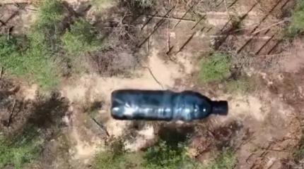 Склад боеприпасов ВСУ уничтожили пластиковой бутылкой, сброшенной с дрона Склад боеприпасов ВСУ уничтожили пластиковой бутылкой, сброшенной с дрона