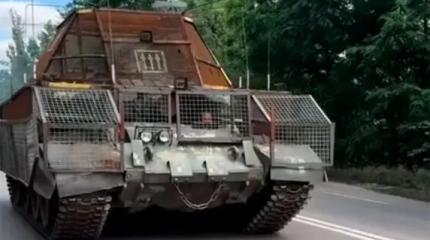 Замечен единственный в ВСУ тяжелый БТР на базе танка Т-62 без пушки