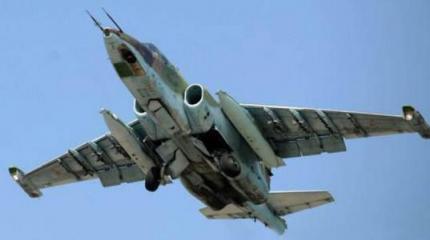 Штурмовик Су-25 впервые приземлился на шоссе на учениях Штурмовик Су-25 впервые приземлился на шоссе на учениях