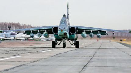 Су-25 вернулись на базу в Киргизии после ночных боевых стрельб над Уралом Су-25 вернулись на базу в Киргизии после ночных боевых стрельб над Уралом