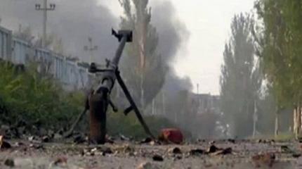 Ополченцы ведут зачистку аэропорта с помощью противотанковых ружей Ополченцы ведут зачистку аэропорта с помощью противотанковых ружей