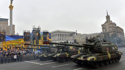 «Блэкджек» и танки: Киев проведет «невиданный доселе» военный парад «Блэкджек» и танки: Киев проведет «невиданный доселе» военный парад