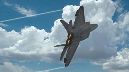 Американские F-22 чуть не сбили российский самолет в небе над Сирией?