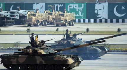 Военный парад по случаю Дня Пакистана прошел впервые за семь лет Военный парад по случаю Дня Пакистана прошел впервые за семь лет